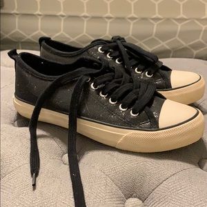 Black low top shoes